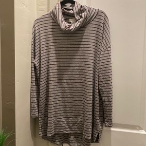 - USED turtleneck top / XXL / great condition